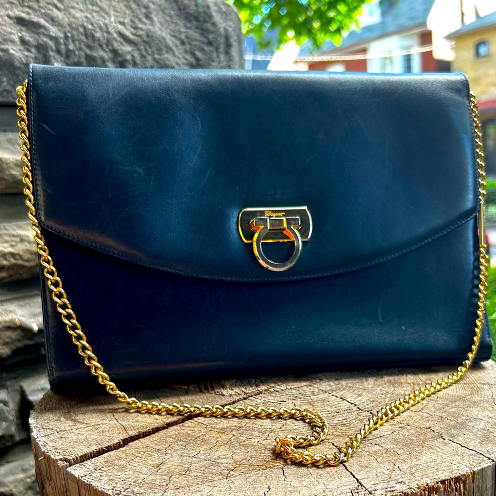 Vintage Salvatore FERRAGAMO navy blue leather crossbody clutch gold chain strap.
